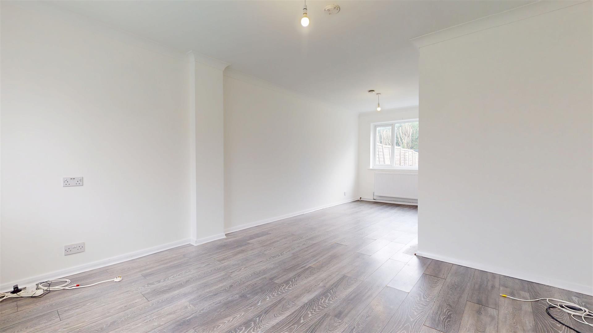 3 bed property in Collins Walk, Newport Pagnell